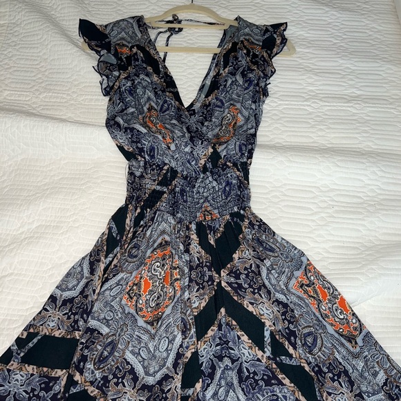 Gorgeous dress!! Worn once. Soft amazing material. - Picture 2 of 4